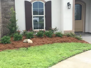 Custom landscape design with custom design in Des Allemands, LA by G & M Lawn Services