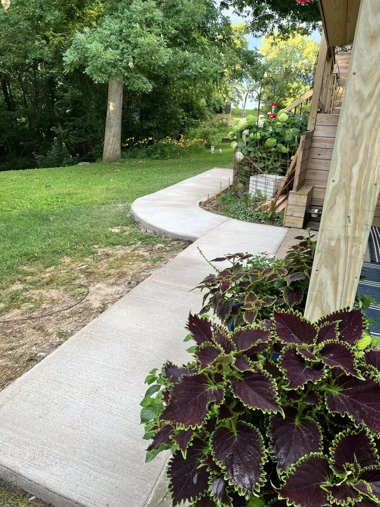 Top-rated residential landscaping in Mapleton, IL - G & R Services