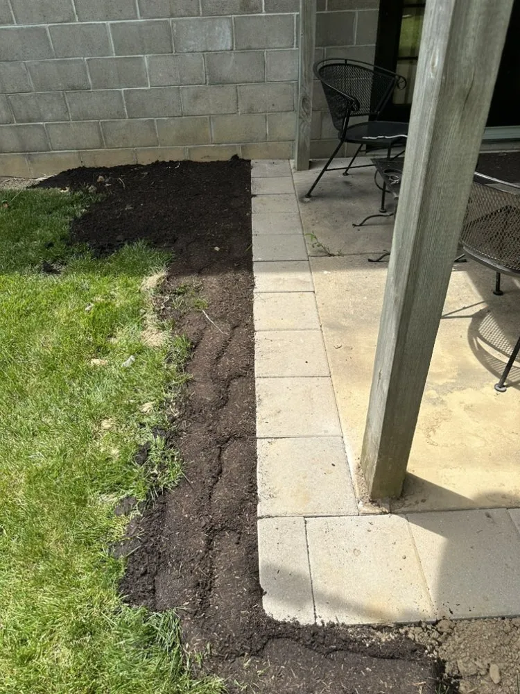 Professional residential landscaping in Mapleton, IL by G & R Services