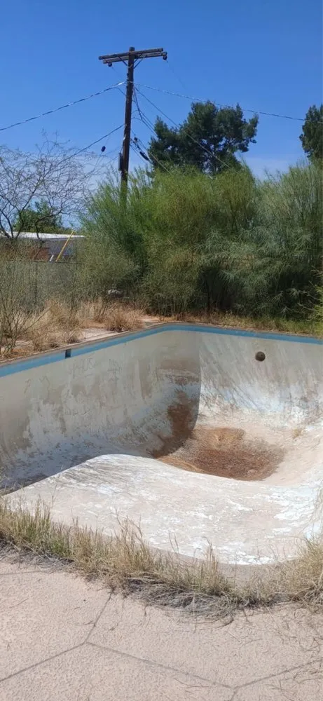 Expert yard cleanup service for homes in Tucson, AZ by G and G Yard Care