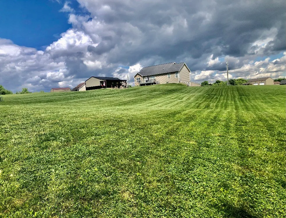 Custom lawn mowing service experts serving Elizabethtown, KY - G and J Trade