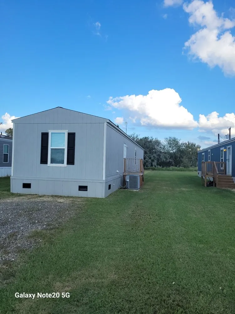 Local landscaping services experts serving Giddings, TX - G and T Lawn and Handyman Services