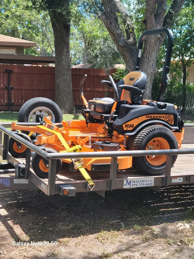 Trusted lawn mowing service experts serving Giddings, TX - G and T Lawn and Handyman Services