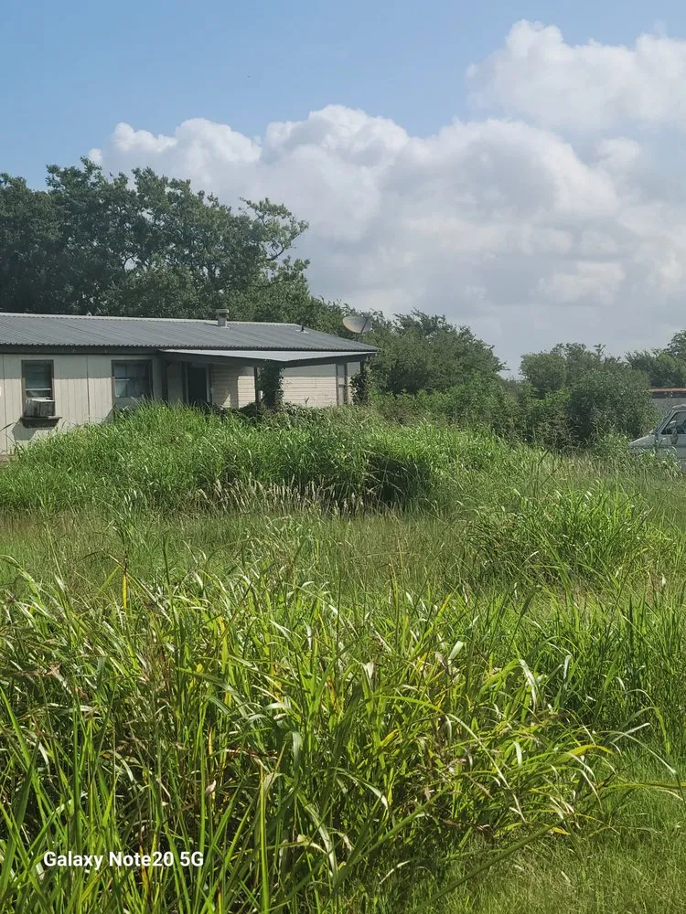 Local yard maintenance in Giddings, TX - G and T Lawn and Handyman Services