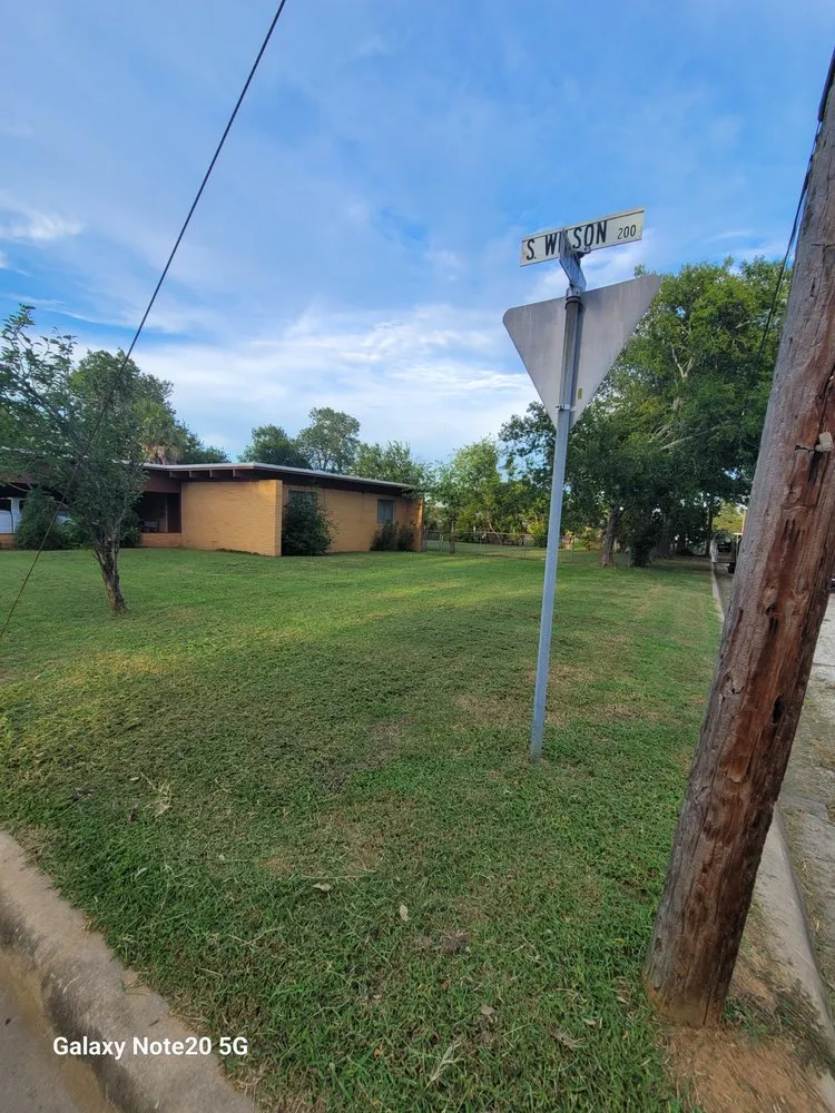 Affordable garden landscaping in Giddings, TX - G and T Lawn and Handyman Services