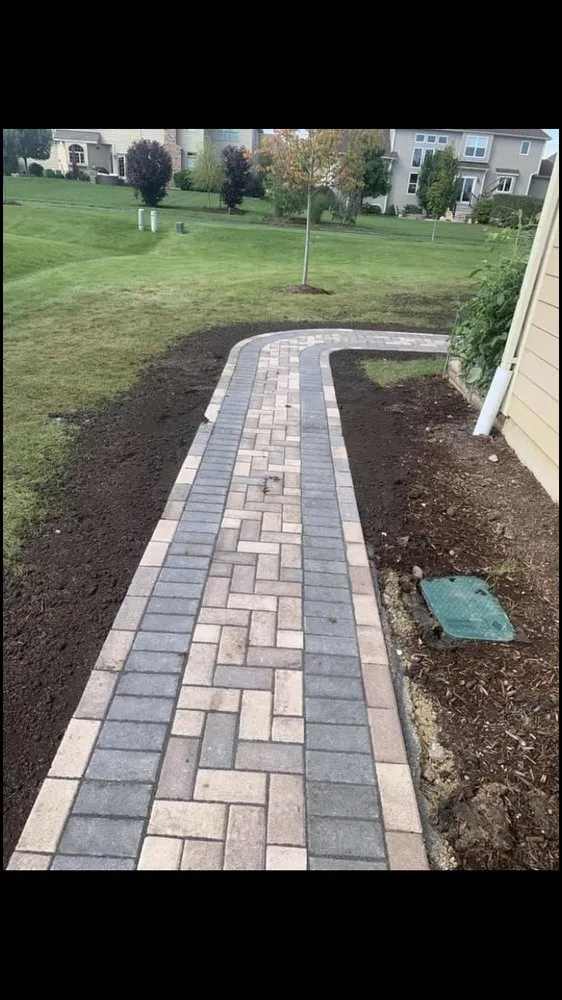 Custom landscaping services in Aurora, IL - G E Landscaping