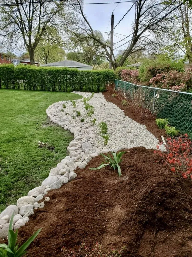 Reliable yard maintenance for beautiful yards across Des Plaines, IL - G. Ramirez Landscaping