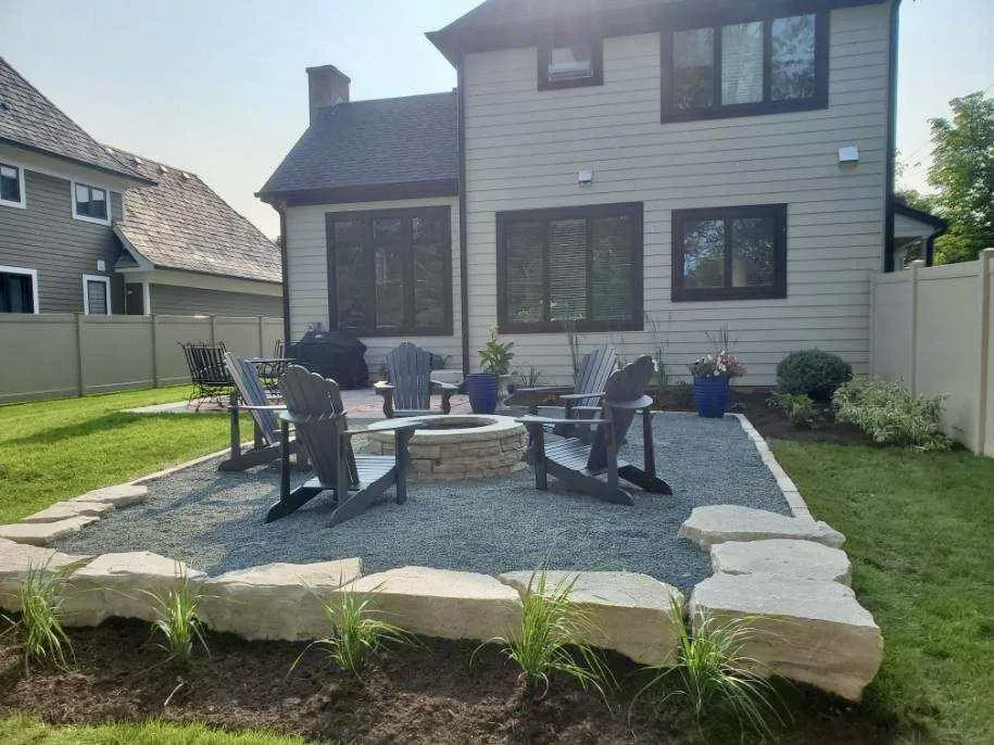 Trusted lawn care service with custom design across Des Plaines, IL - G. Ramirez Landscaping