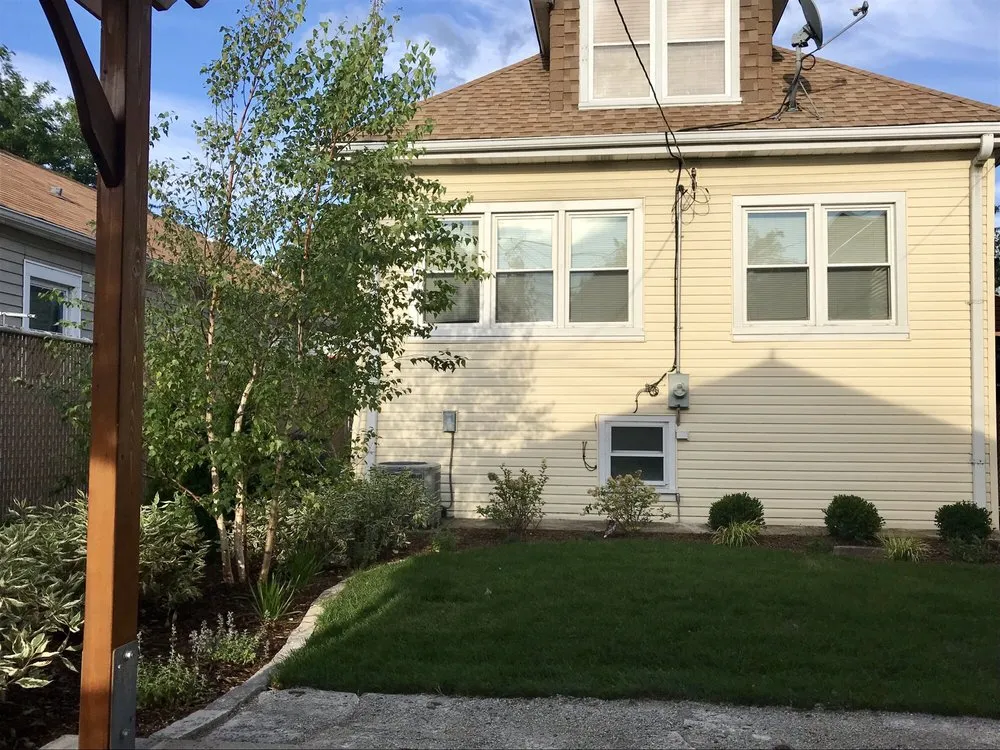Reliable yard cleanup service for homes across Des Plaines, IL - G. Ramirez Landscaping