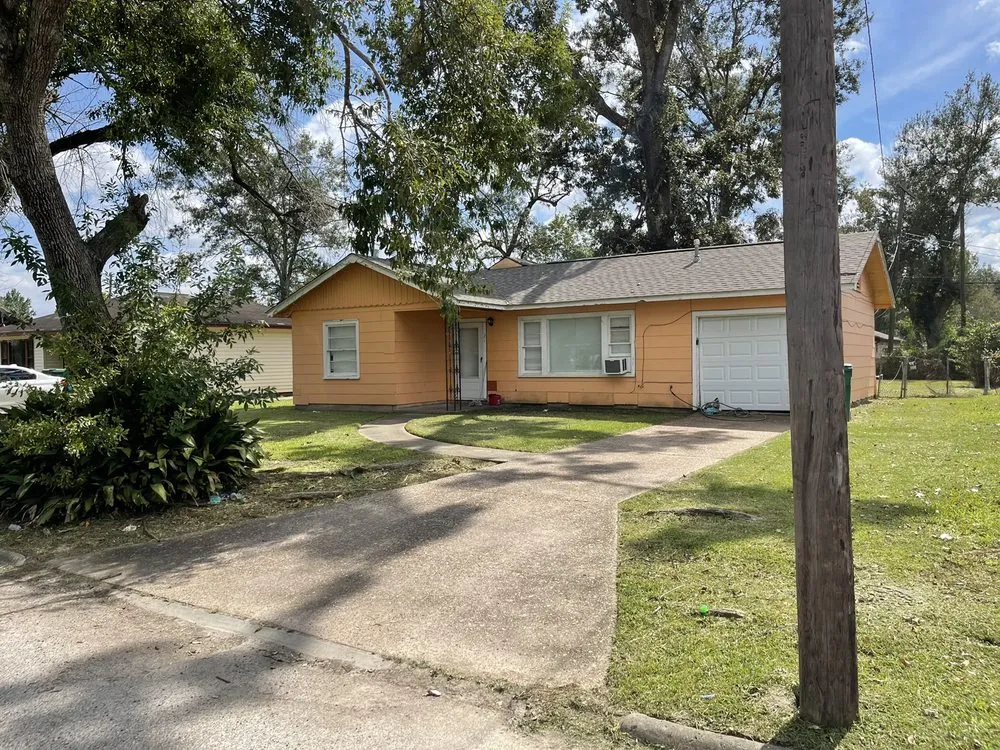 Top-rated residential landscaping experts serving Bridge City, TX - Gabes lawn Maintenance