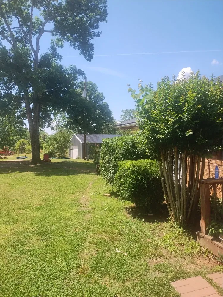 Top-rated lawn care service in Selmer, TN by Gable Lawn Care