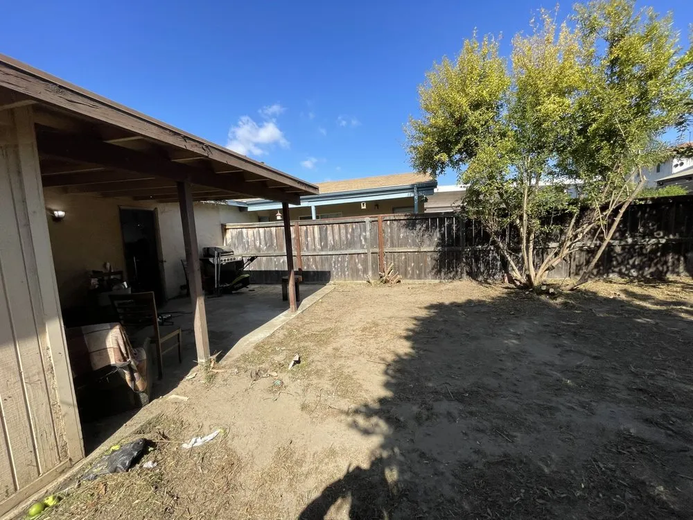 Affordable lawn care service in Fallbrook, CA - Gabriel Lopez Crew