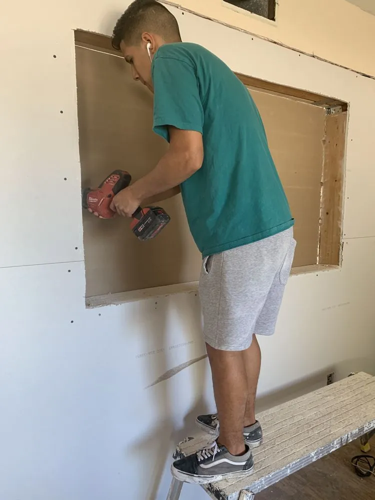 Local lawn care service experts serving Phoenix, AZ - Gabriel The Handyman