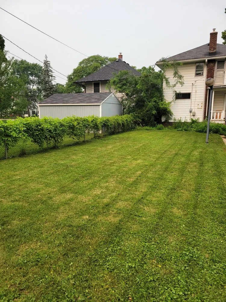 Professional lawn mowing service in Fort Wayne, IN by Gage's Lawn Care