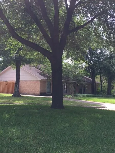 Trusted garden landscaping for residential properties in Huntsville, TX by Gail's Lawn Service & Landscaping