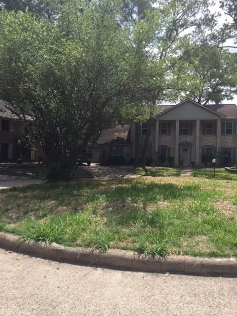 Custom outdoor landscaping for beautiful yards in Huntsville, TX by Gail's Lawn Service & Landscaping