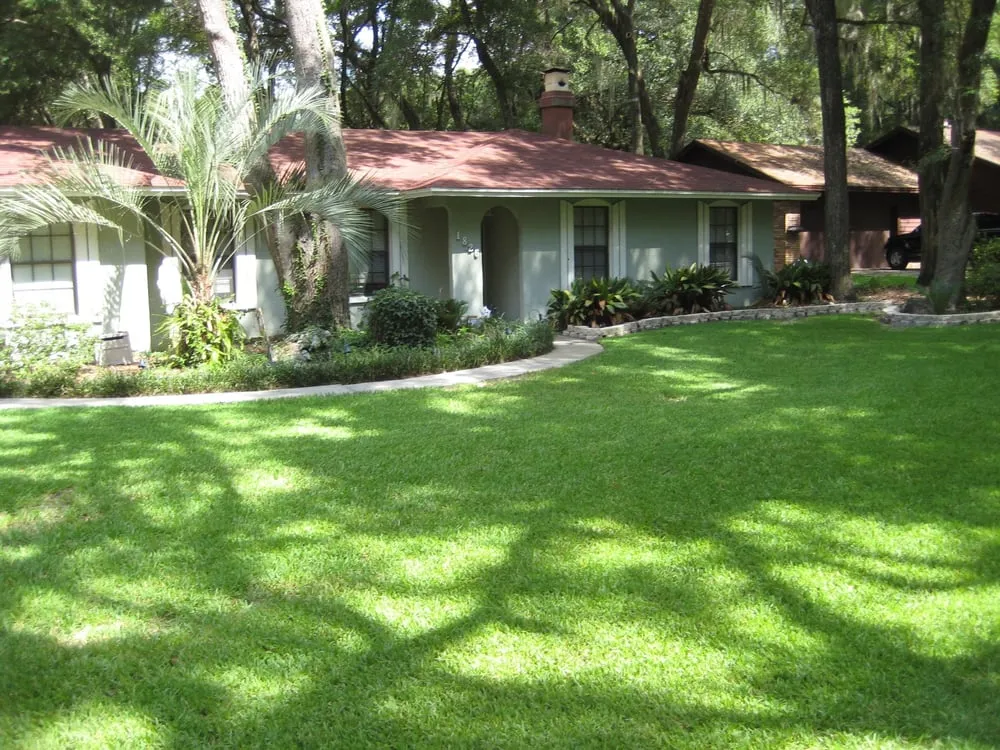 Local landscaping services experts serving Gainesville, FL - Gainesville Lawnscaping