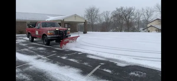 Galguera Maintenance & Landscaping Logo