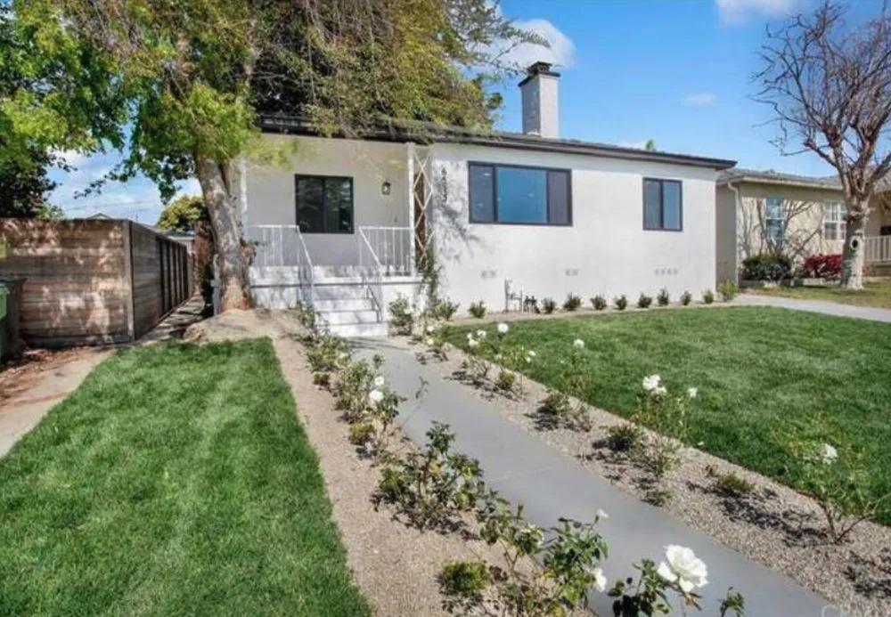 Custom outdoor landscaping for residential properties in Clinton, MD by Galindo Contractor