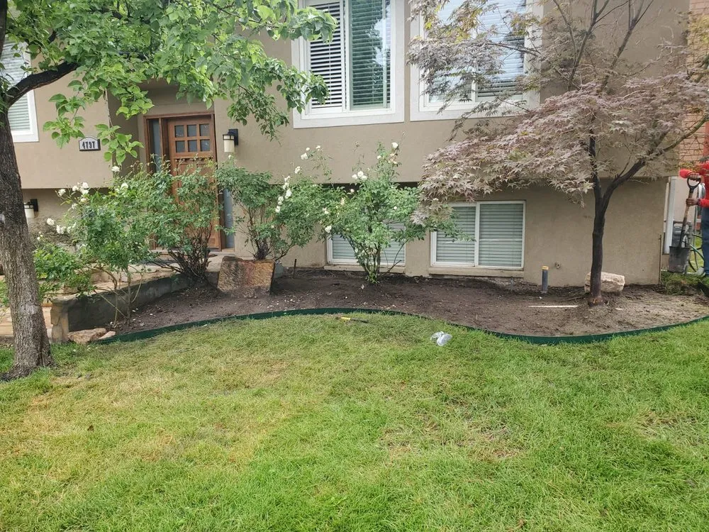 Custom lawn mowing service in Kearns, UT by Gallo Azul Landscaping Maintenance