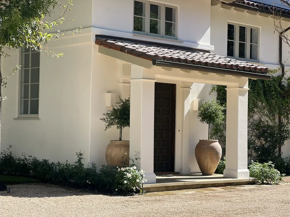 Custom yard cleanup service for year-round maintenance across Beverly Hills, CA - Gallo Greens