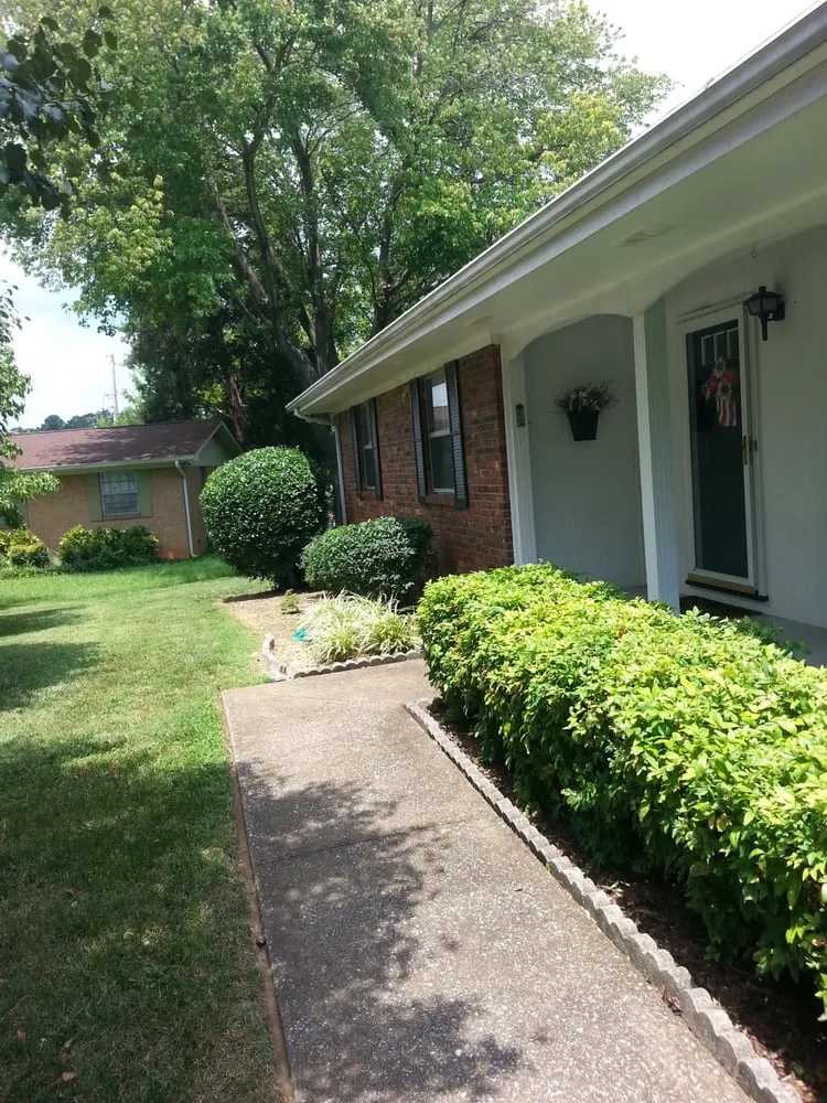 Top-rated yard maintenance in Chattanooga, TN by Galloway's Lawn Service