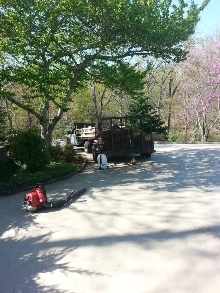 Reliable yard cleanup service experts serving Chattanooga, TN - Galloway's Lawn Service