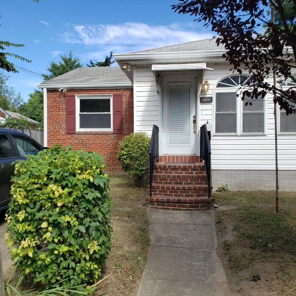 Reliable landscaping services in Alexandria, VA by Galo's Lawn Care Service