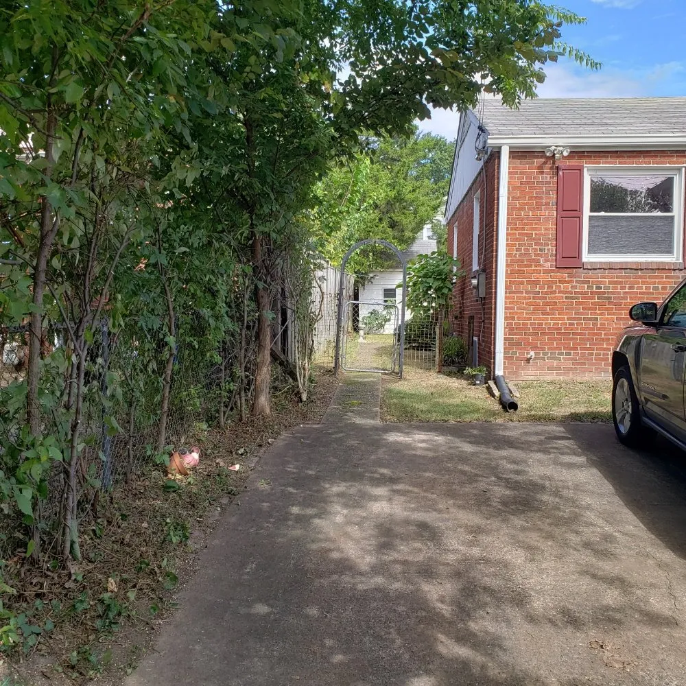 Custom lawn mowing service with custom design in Alexandria, VA by Galo's Lawn Care Service