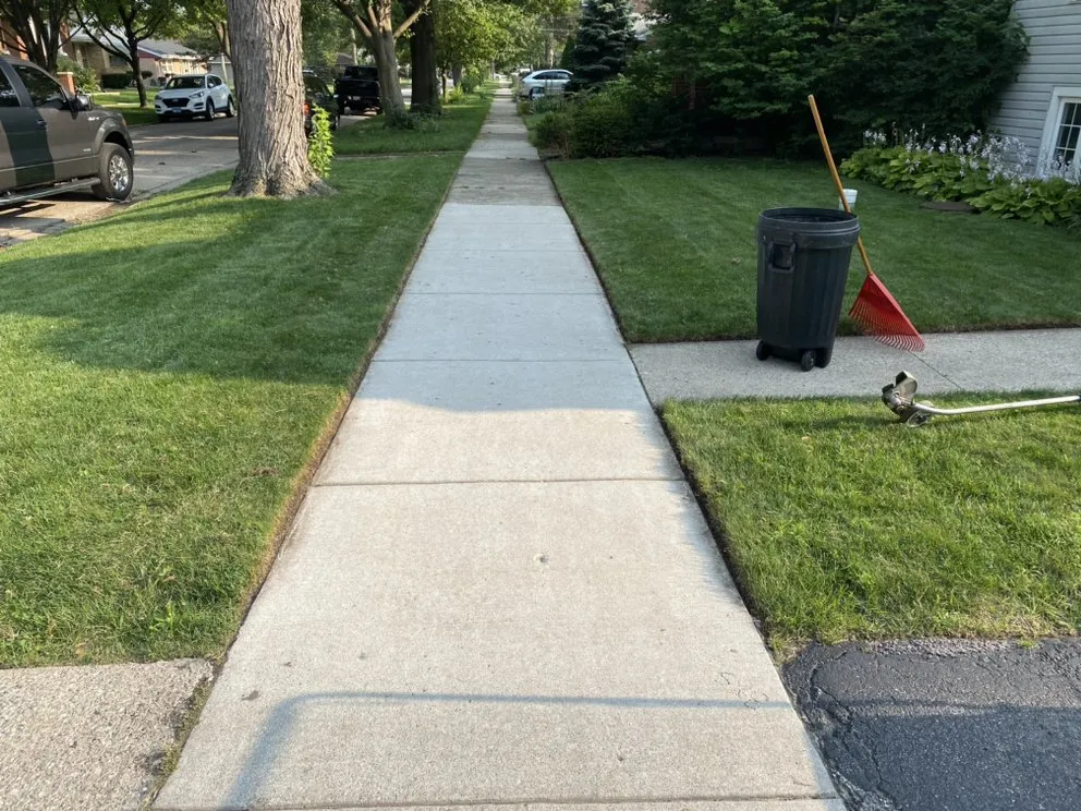 Affordable yard cleanup service for homes in North Riverside, IL by Galvan Landscaping