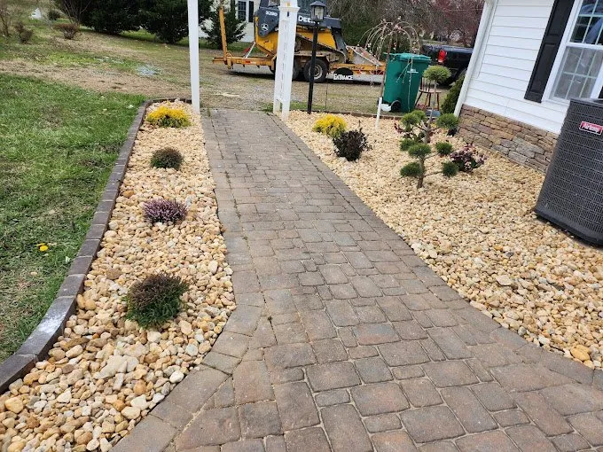 Reliable yard maintenance experts serving Fredericksburg, VA - Galvan's Landscaping