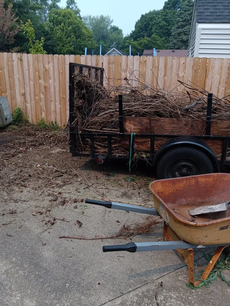 Top-rated yard cleanup service experts serving Dekalb, IL - Gamboa's Landscaping