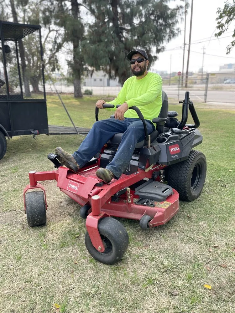 Local lawn care service experts serving Bakersfield, CA - Garay Quality Lawn Care