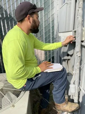 Garay Quality Lawn Care Logo