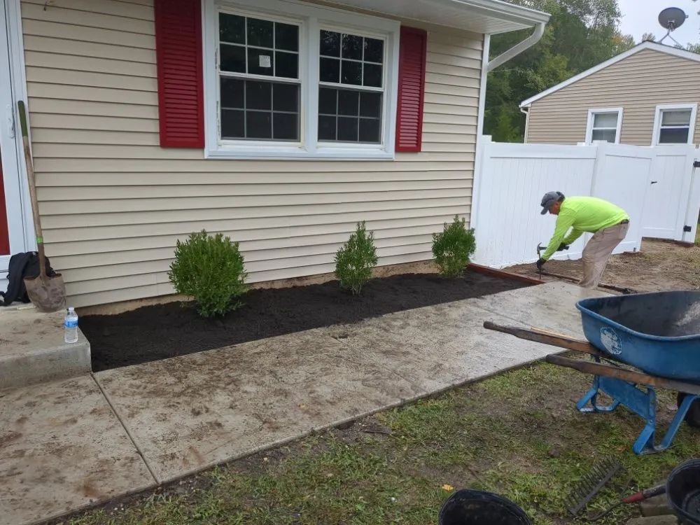 Local outdoor landscaping for homes in West Collingswood Heights, NJ by García landscaping
