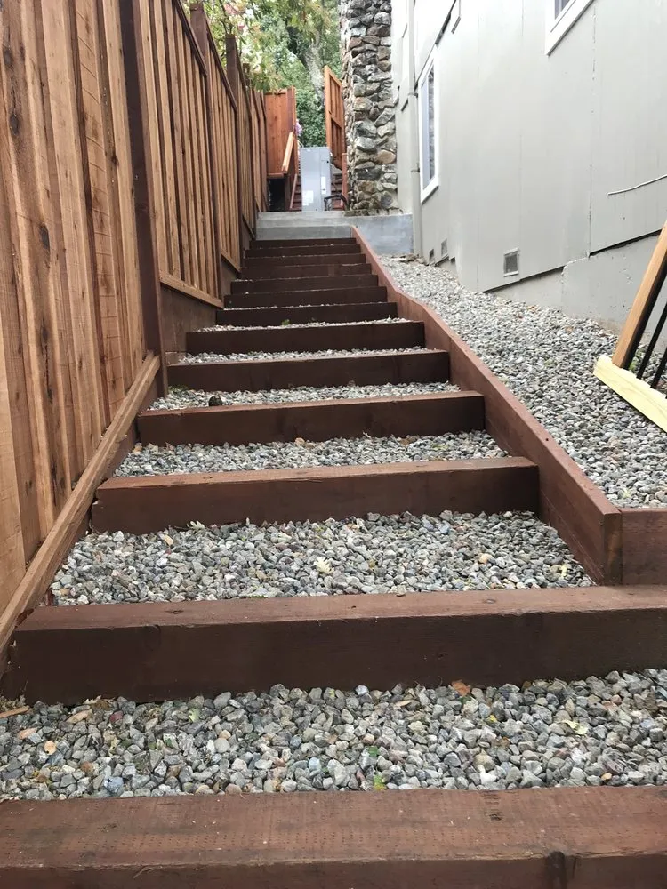 Custom yard cleanup service in East Palo Alto, CA by Garcia Garden Service