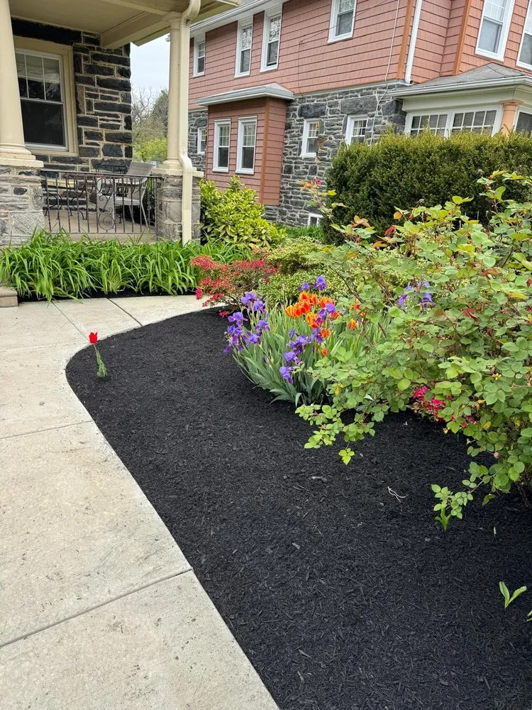 Custom lawn care service for beautiful yards across Philadelphia, PA - Garcia GT Landscaping