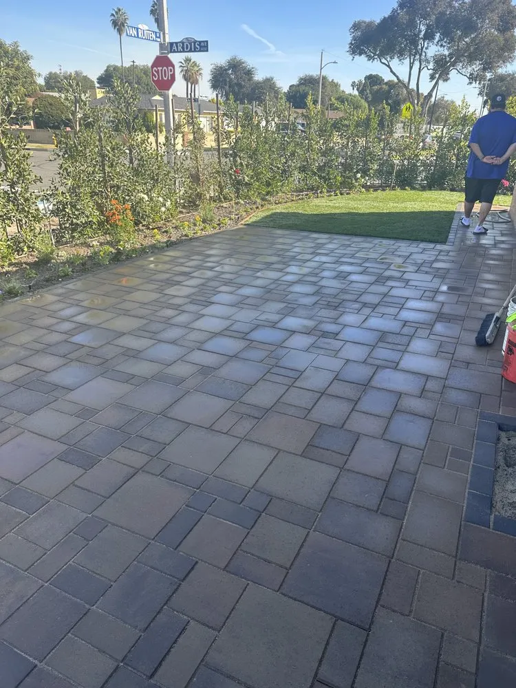 Custom lawn mowing service in Bellflower, CA by Garcia Landscaping