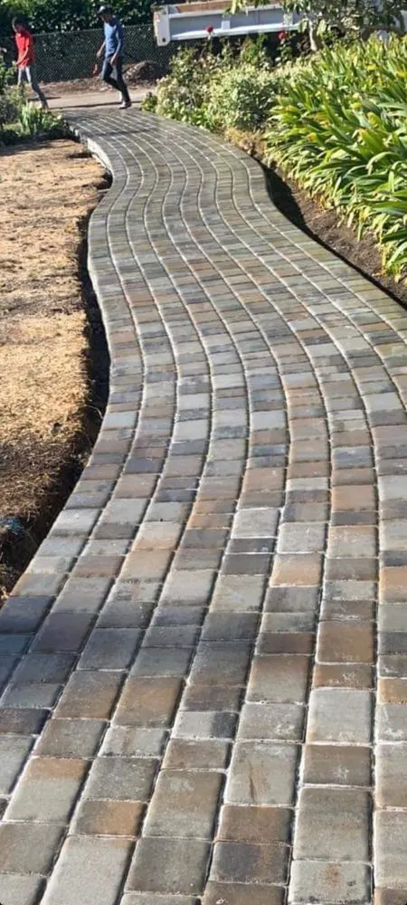 Professional yard maintenance in Redwood City, CA by Garcia Landscaping