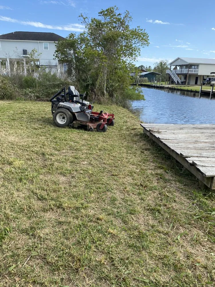 Custom lawn mowing service experts serving Bay St. Louis, MS - Garcia Lawn Care