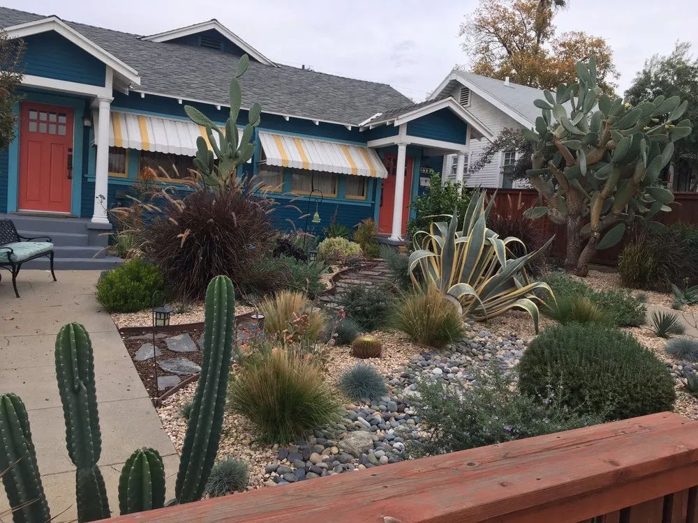 Custom lawn care service experts serving Los Angeles, CA - Garciagardeningservice