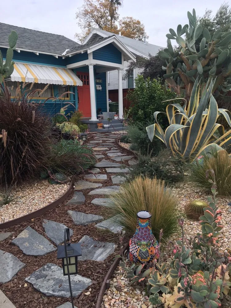 Custom lawn care service in Los Angeles, CA by Garciagardeningservice