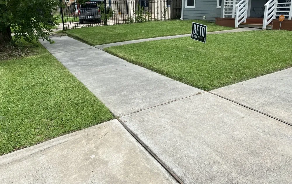 Reliable garden landscaping in Houston, TX by Garcia's Electric Mowing Service
