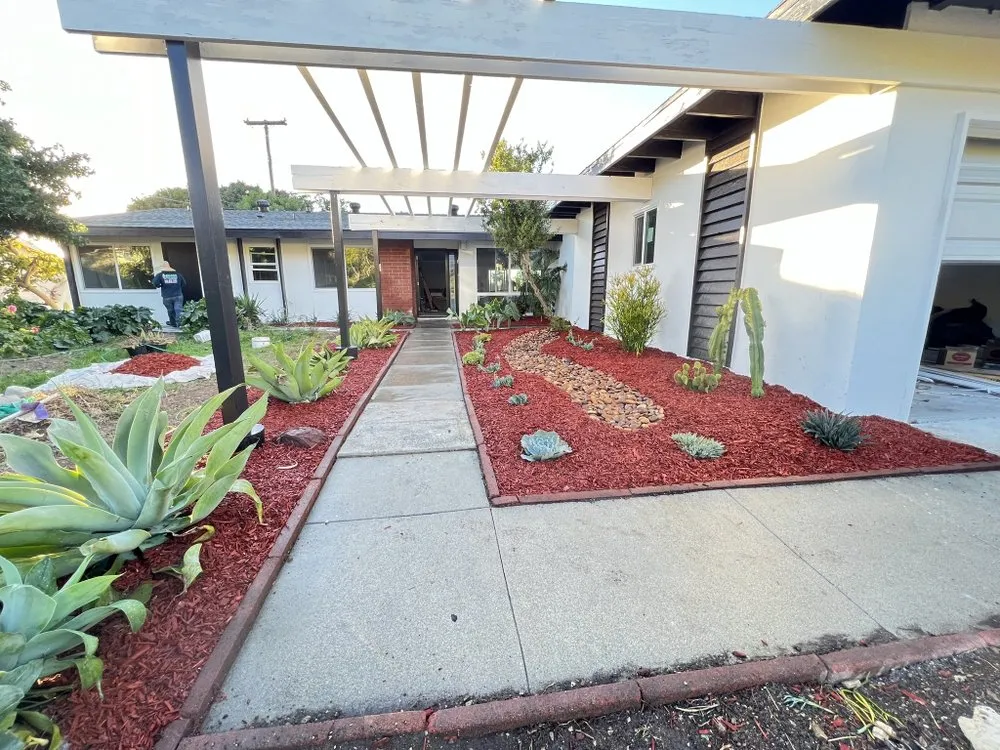 Trusted lawn mowing service in Los Angeles, CA - Garcias Gardening