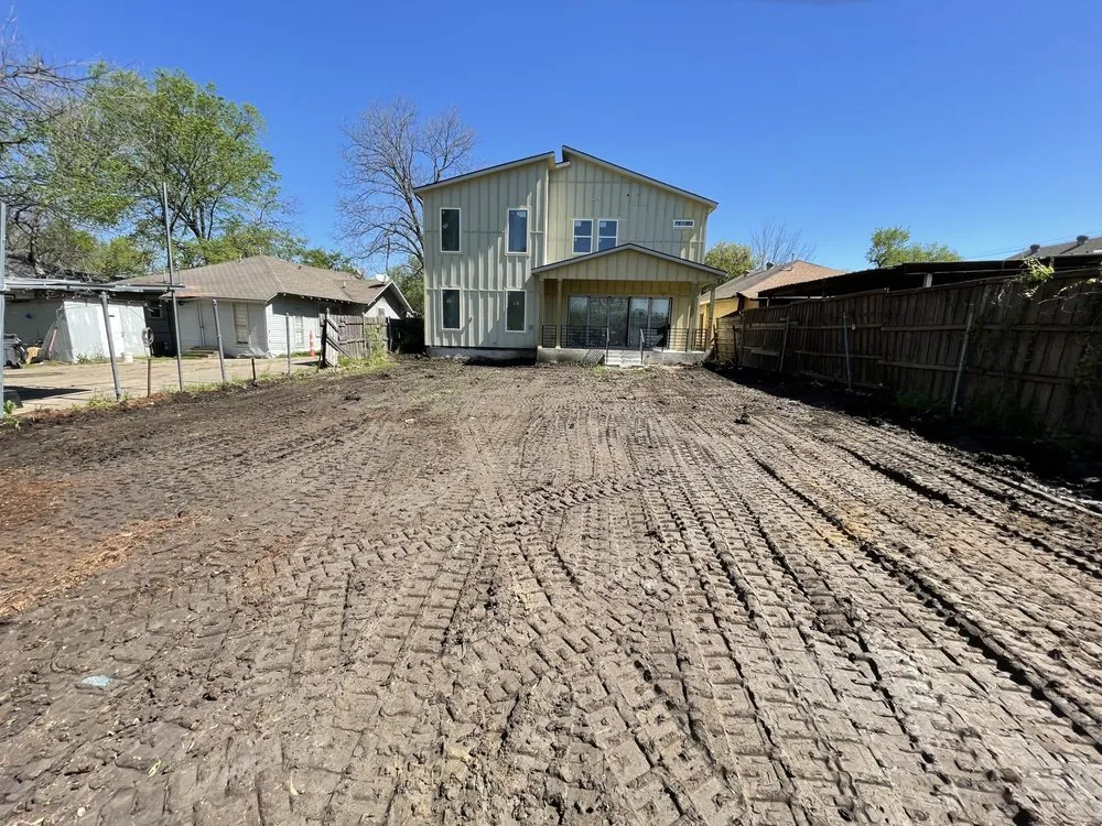 Top-rated yard cleanup service experts serving Dallas, TX - Garcias Haul Off