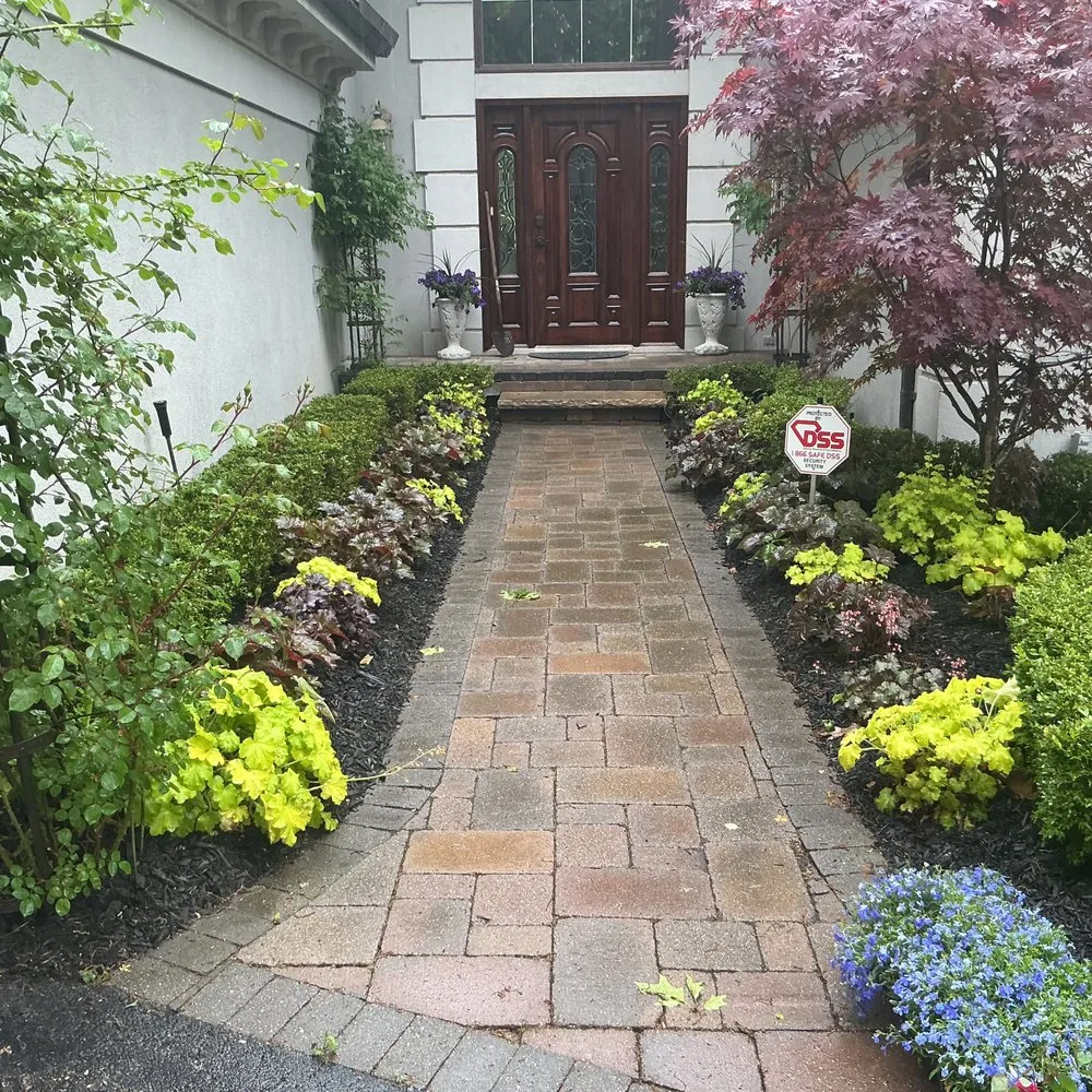 Custom residential landscaping in Pontiac, MI - Garcia's Landscaping