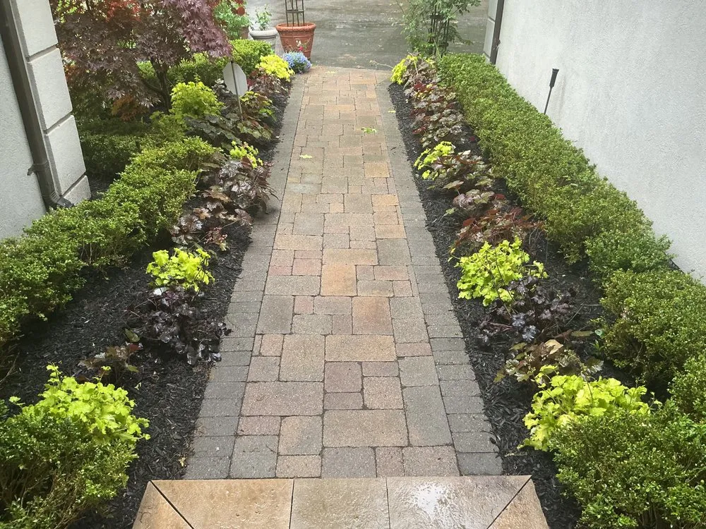 Professional garden landscaping experts serving Pontiac, MI - Garcia's Landscaping