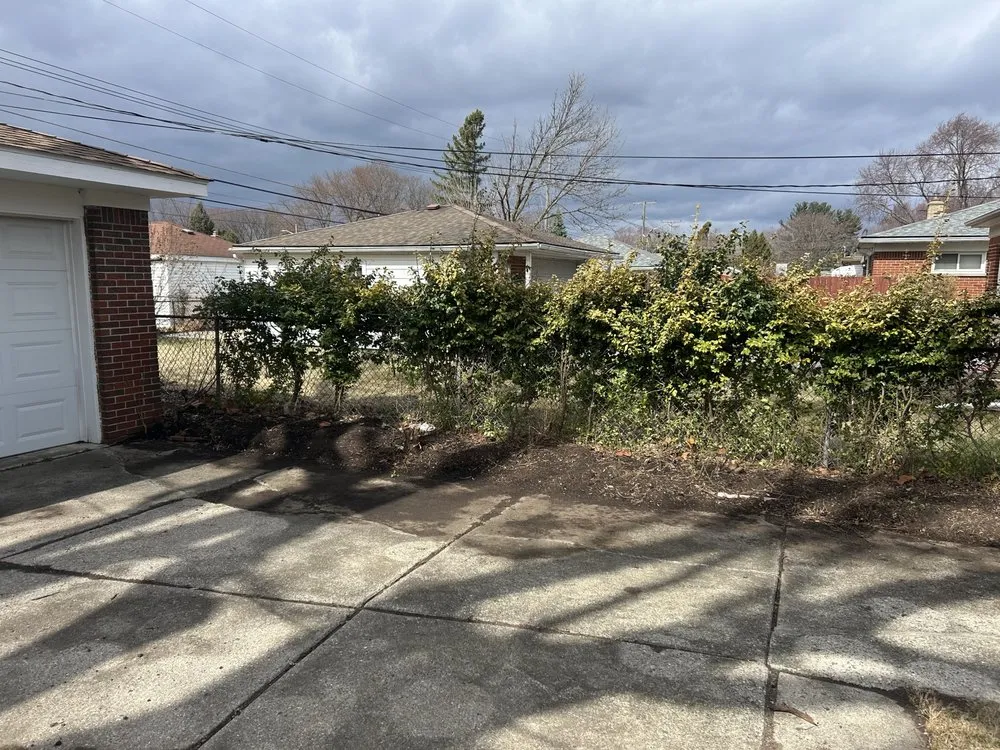 Reliable lawn mowing service in Pontiac, MI - Garcia's Landscaping