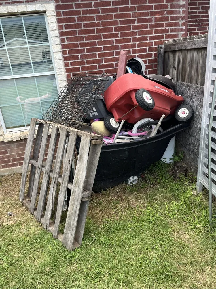 Professional residential landscaping in Bridgeport, TX by Garcia’s Lawn Care And Junk Removal