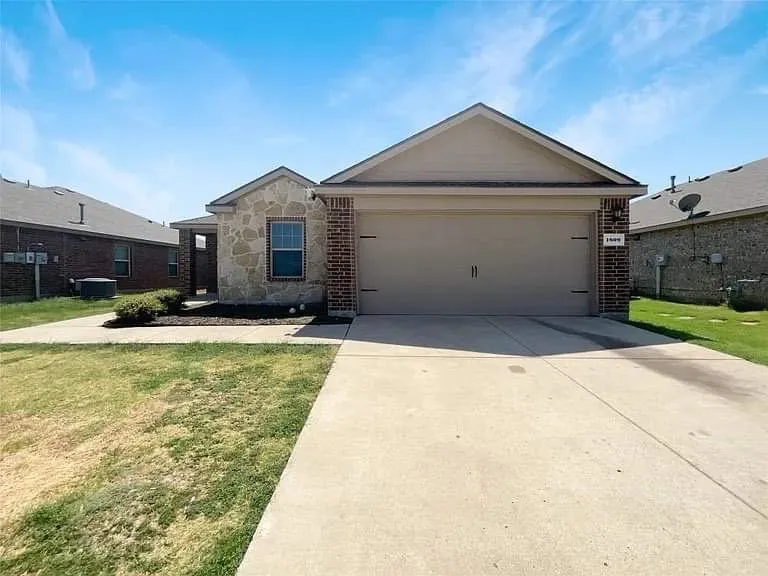 Local yard maintenance experts serving Crowley, TX - Garcia’s Lawn Care